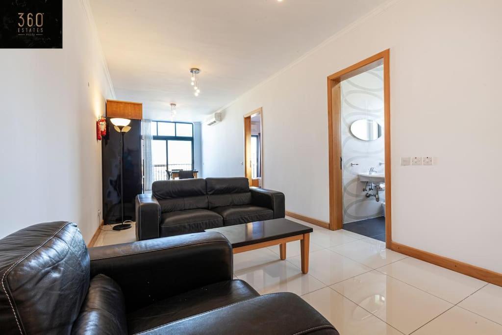 Comfortable Penthouse, Served With Lift, Wifi & Ac By 360 Estates Gzira Exterior foto