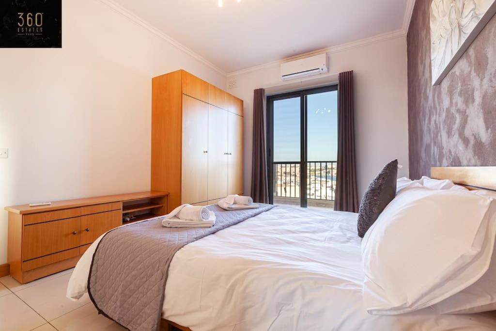 Comfortable Penthouse, Served With Lift, Wifi & Ac By 360 Estates Gzira Exterior foto