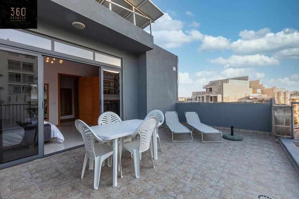 Comfortable Penthouse, Served With Lift, Wifi & Ac By 360 Estates Gzira Exterior foto